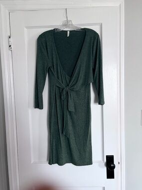 Women’s Green Tie-Front Maternity Dress